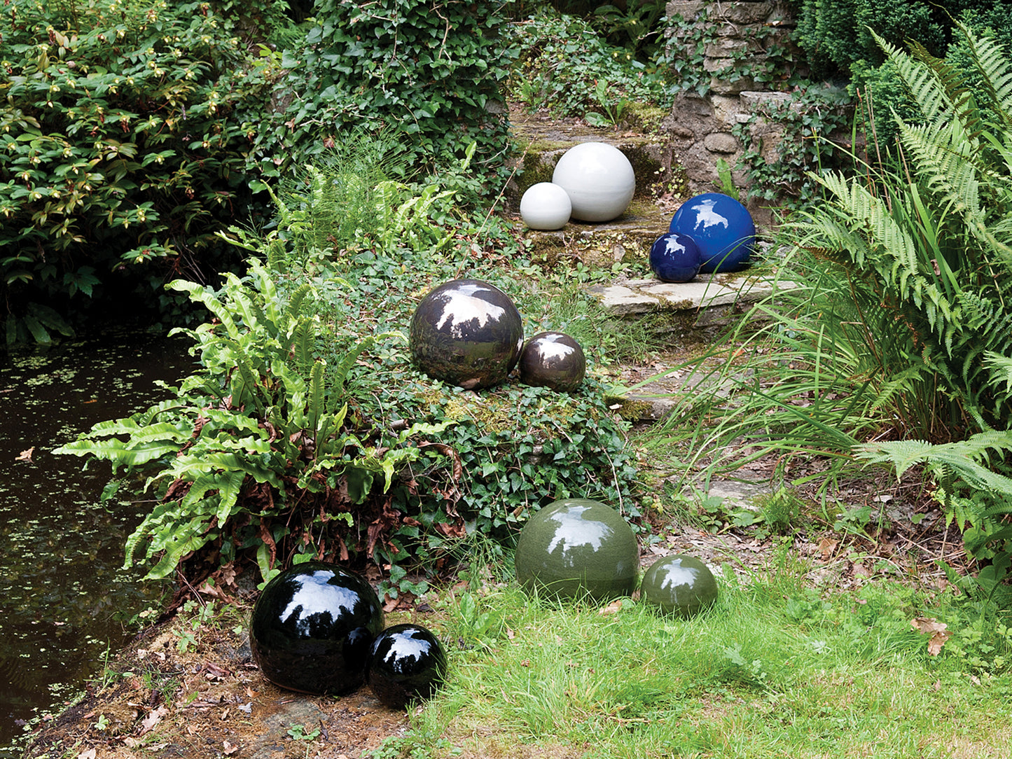 25cm Glazed Globe